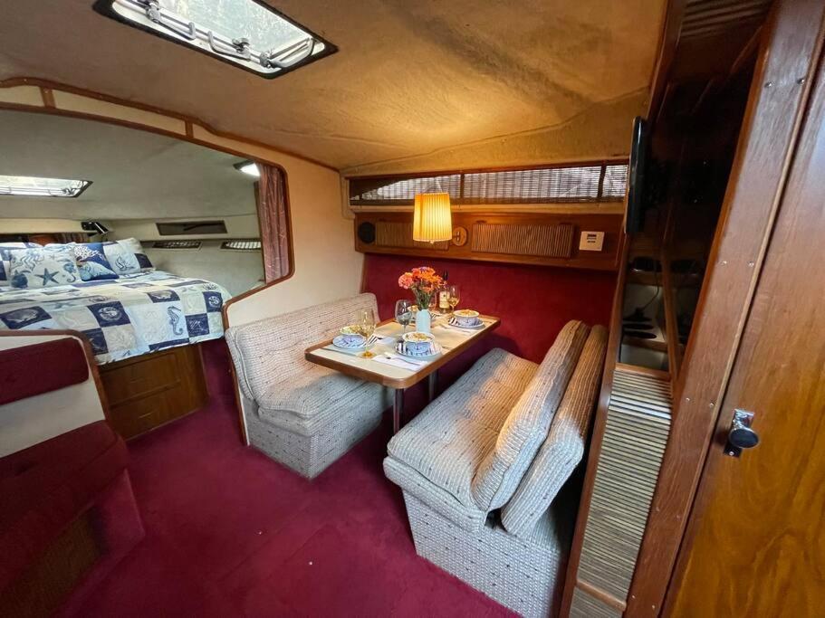 Private Yacht On Catskill Creek Экстерьер фото