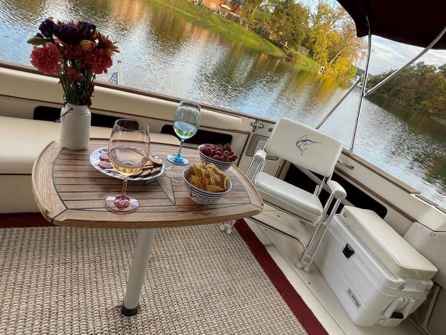 Private Yacht On Catskill Creek Экстерьер фото
